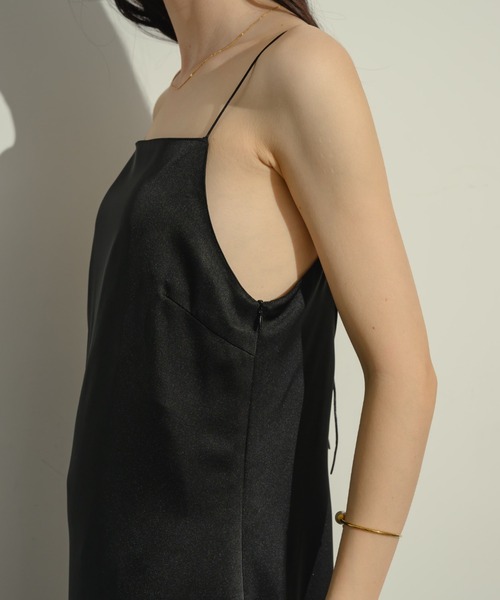 NEUNA（ヌナ）の「サテンバックシャンキャミワンピース（ワンピース・レディース・アイボリー/ブラック・FREE/SMALL）」の16枚目の写真