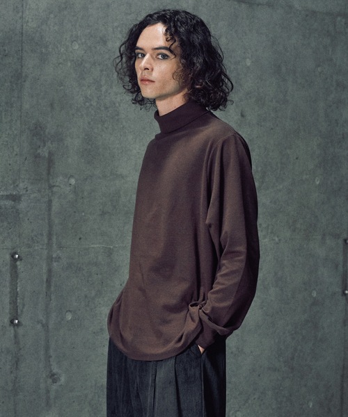 CASPER JOHN（キャスパージョン）の「Super stretch turtleneck cutsew / スーパーストレッチタートルネックカットソー（Tシャツ/カットソー・メンズ・マスタード/カーキ/ブラック/ブルー/チャコールグレー/レッド/ブラウン/ホワイト・X-SMALL/LARGE/MEDIUM/SMALL）」の4枚目の写真