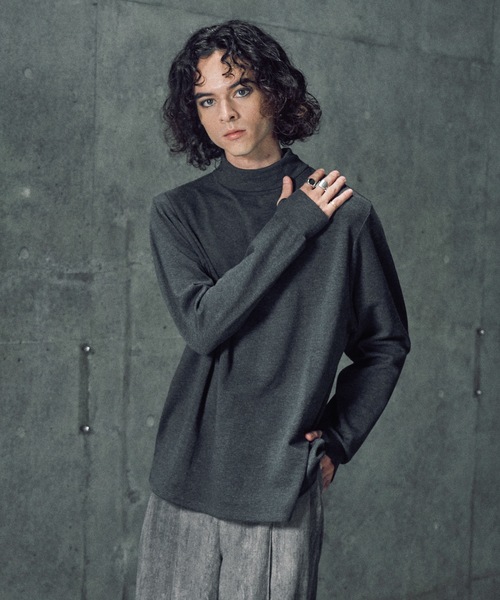 CASPER JOHN（キャスパージョン）の「Super stretch turtleneck cutsew / スーパーストレッチタートルネックカットソー（Tシャツ/カットソー・メンズ・マスタード/カーキ/ブラック/ブルー/チャコールグレー/レッド/ブラウン/ホワイト・X-SMALL/LARGE/MEDIUM/SMALL）」の3枚目の写真