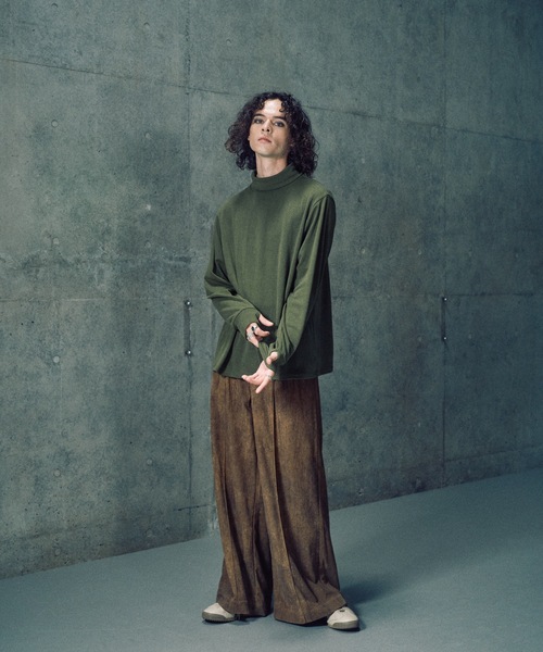 CASPER JOHN（キャスパージョン）の「Super stretch turtleneck cutsew / スーパーストレッチタートルネックカットソー（Tシャツ/カットソー・メンズ・マスタード/カーキ/ブラック/ブルー/チャコールグレー/レッド/ブラウン/ホワイト・X-SMALL/LARGE/MEDIUM/SMALL）」の21枚目の写真