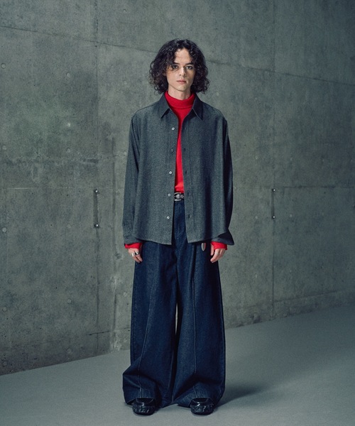 CASPER JOHN（キャスパージョン）の「Super stretch turtleneck cutsew / スーパーストレッチタートルネックカットソー（Tシャツ/カットソー・メンズ・マスタード/カーキ/ブラック/ブルー/チャコールグレー/レッド/ブラウン/ホワイト・X-SMALL/LARGE/MEDIUM/SMALL）」の16枚目の写真