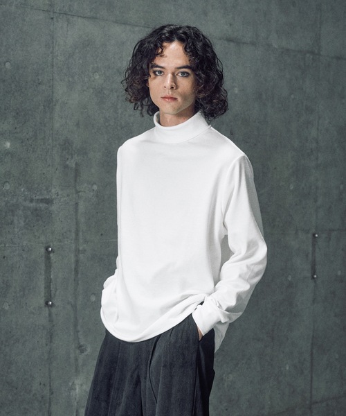 CASPER JOHN（キャスパージョン）の「Super stretch turtleneck cutsew / スーパーストレッチタートルネックカットソー（Tシャツ/カットソー・メンズ・マスタード/カーキ/ブラック/ブルー/チャコールグレー/レッド/ブラウン/ホワイト・X-SMALL/LARGE/MEDIUM/SMALL）」の10枚目の写真