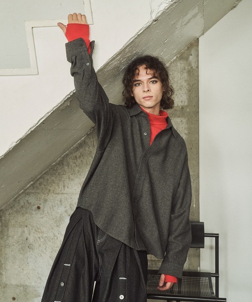 CASPER JOHN（キャスパージョン）の「Super stretch turtleneck cutsew / スーパーストレッチタートルネックカットソー（Tシャツ/カットソー・メンズ・マスタード/カーキ/ブラック/ブルー/チャコールグレー/レッド/ブラウン/ホワイト・X-SMALL/LARGE/MEDIUM/SMALL）」の13枚目の写真