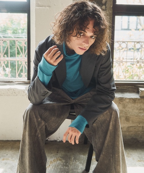 CASPER JOHN（キャスパージョン）の「Super stretch turtleneck cutsew / スーパーストレッチタートルネックカットソー（Tシャツ/カットソー・メンズ・マスタード/カーキ/ブラック/ブルー/チャコールグレー/レッド/ブラウン/ホワイト・X-SMALL/LARGE/MEDIUM/SMALL）」の22枚目の写真