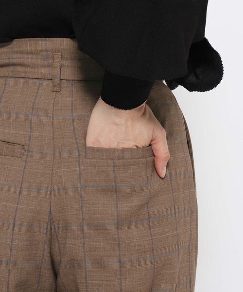 mysty woman（ミスティウーマン）の「タックストレートパンツ 582106（スラックス・レディース・モカ/ネイビー/ベージュ系その他・MEDIUM/SMALL）」の22枚目の写真