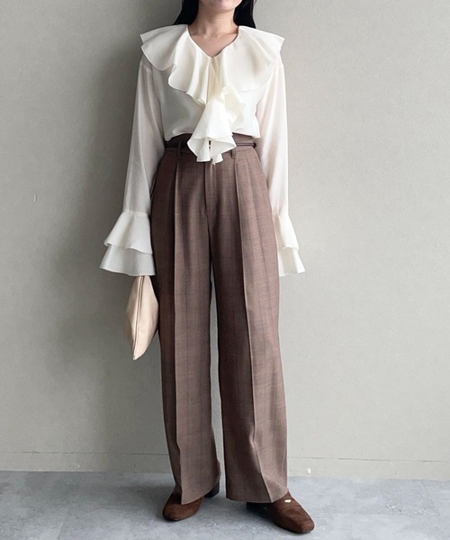 mysty woman（ミスティウーマン）の「タックストレートパンツ 582106（スラックス・レディース・モカ/ネイビー/ベージュ系その他・MEDIUM/SMALL）」の11枚目の写真