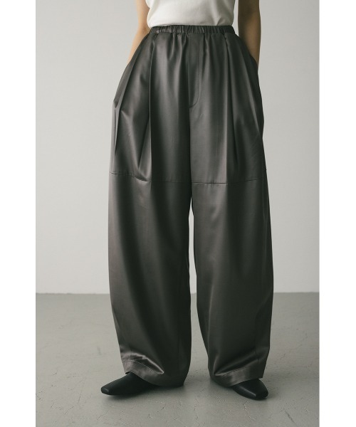 STYLEMIXER(スタイルミキサー)の「サテンワイドフォルムパンツ(スラックス・レディース・チャコールグレー/アイボリー/カーキ・SMALL/MEDIUM)」の3枚目の写真