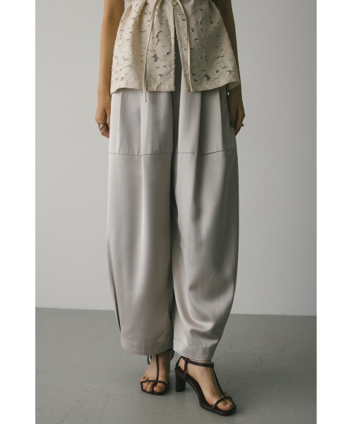 STYLEMIXER(スタイルミキサー)の「サテンワイドフォルムパンツ(スラックス・レディース・チャコールグレー/アイボリー/カーキ・SMALL/MEDIUM)」の2枚目の写真