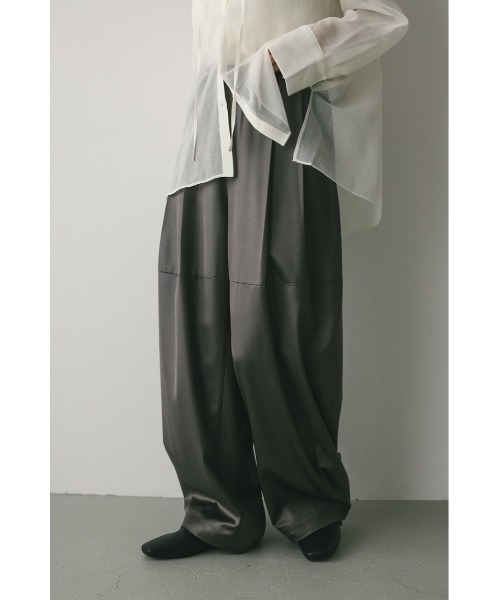 STYLEMIXER(スタイルミキサー)の「サテンワイドフォルムパンツ(スラックス・レディース・チャコールグレー/アイボリー/カーキ・SMALL/MEDIUM)」の14枚目の写真