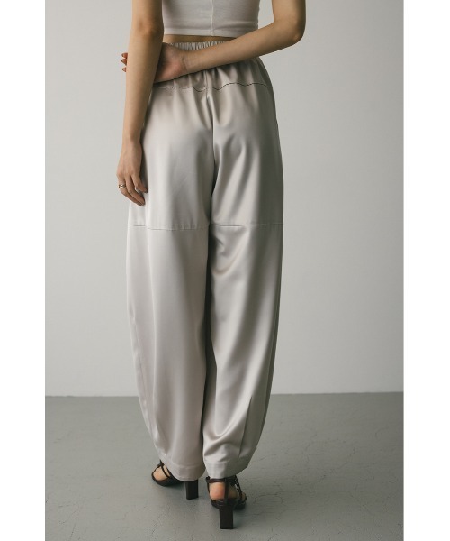 STYLEMIXER(スタイルミキサー)の「サテンワイドフォルムパンツ(スラックス・レディース・チャコールグレー/アイボリー/カーキ・SMALL/MEDIUM)」の7枚目の写真