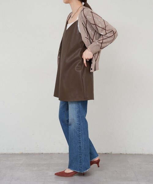 SHENERY(シーナリー)の「《レイヤードにも◎》レザーチュニックキャミ(シャツ/ブラウス・レディース・ブラック/ブラウン/オフホワイト・FREE)」の6枚目の写真