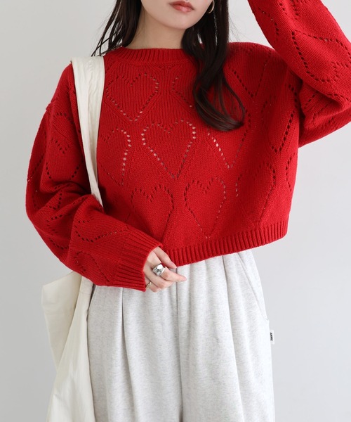 Freesia by andme(フリージアバイアンドミー)の「ショート丈ハートアイレットニットトップス(ニット/セーター・レディース・ブラック/レッド/グレー/オフホワイト・M)」の4枚目の写真