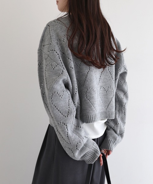 Freesia by andme(フリージアバイアンドミー)の「ショート丈ハートアイレットニットトップス(ニット/セーター・レディース・ブラック/レッド/グレー/オフホワイト・M)」の20枚目の写真