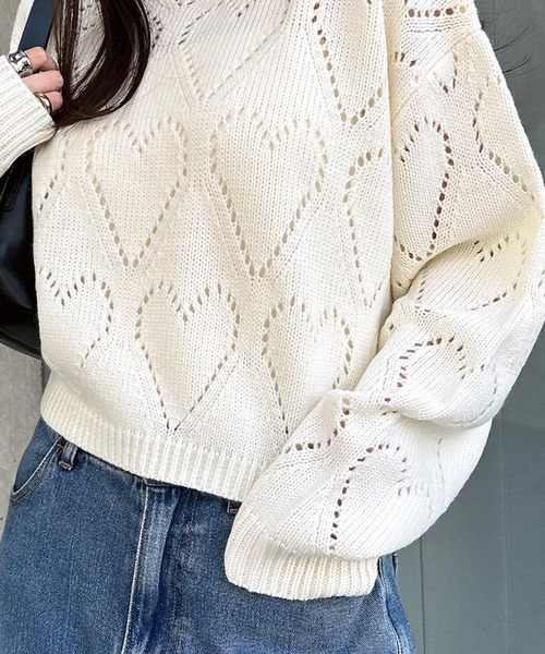 Freesia by andme(フリージアバイアンドミー)の「ショート丈ハートアイレットニットトップス(ニット/セーター・レディース・ブラック/レッド/グレー/オフホワイト・M)」の7枚目の写真