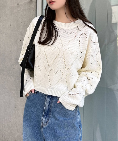 Freesia by andme(フリージアバイアンドミー)の「ショート丈ハートアイレットニットトップス(ニット/セーター・レディース・ブラック/レッド/グレー/オフホワイト・M)」の8枚目の写真