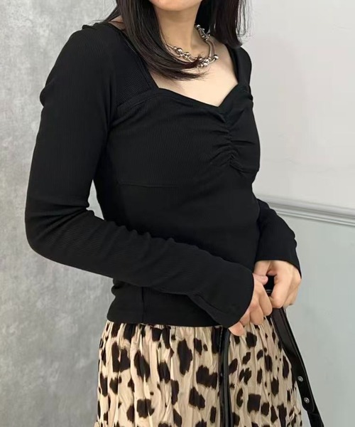 mebole(メボレ)の「ハートネックコットンカットソー(Tシャツ/カットソー・レディース・ホワイト/ブラック・FREE)」の1枚目の写真