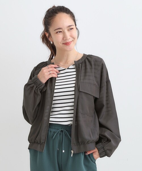 DRESKIP(ドレスキップ)の「【S-LL】寒暖差のある時期に 大人上品なシアーブルゾン(ブルゾン・レディース・チャコールグレー/ブラウン系/オレンジ・01/02/03/04)」の4枚目の写真