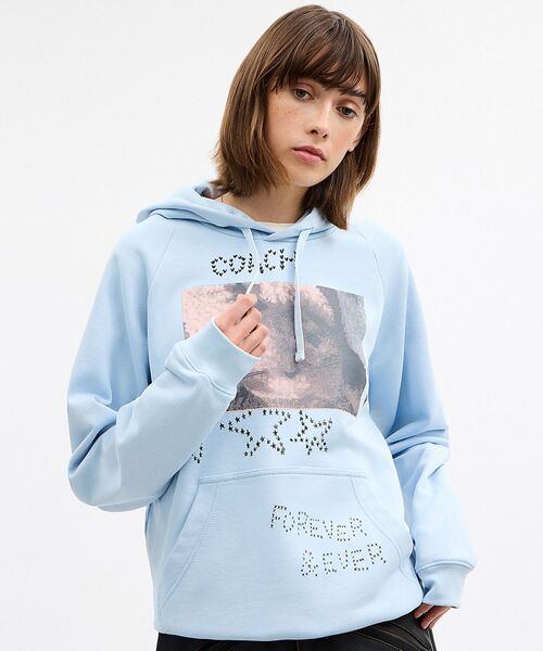 COACH（コーチ）の「バニー グラフィック フーディー（スウェット・レディース・ブルー系その他・MEDIUM/SMALL/X-SMALL）」の4枚目の写真