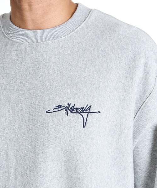 BILLABONG（ビラボン）の「【直営店限定】BILLABONG メンズ SCRIPT LOGO トレーナー 【2025年秋冬モデル】ビラボンセットアップ対応ロゴワンポイント刺繍プルオーバークルーネックスウェットトレーナー（スウェット・メンズ・グレー/ブラック系その他/レッド系その他・MEDIUM/LARGE/X-LARGE）」の9枚目の写真