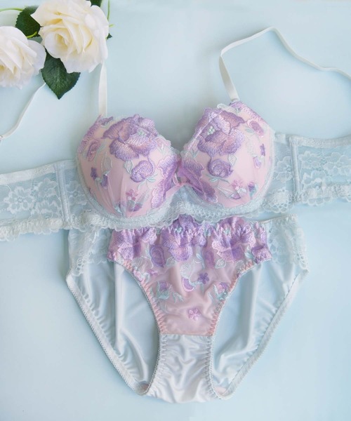 【ナチュ盛りで立体美胸メイク♪気分が上がる！フレッシュフラワー刺繍】上下セット/A~D/2色展開/Saneiオススメ