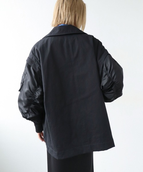 Three Four Time（ｽﾘｰﾌｫｰﾀｲﾑ）の「MA-1スリーブビッグカラーハーフコート（ブルゾン・レディース・ベージュ/ブラック・FREE）」の4枚目の写真