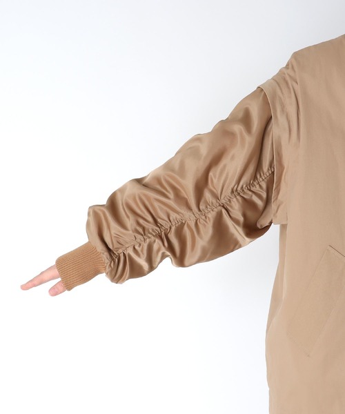 Three Four Time（ｽﾘｰﾌｫｰﾀｲﾑ）の「MA-1スリーブビッグカラーハーフコート（ブルゾン・レディース・ベージュ/ブラック・FREE）」の21枚目の写真