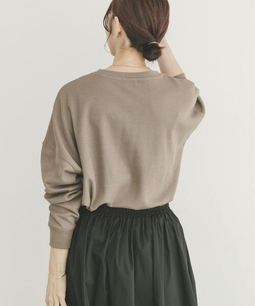 ITEMS URBANRESEARCH（アイテムズ アーバンリサーチ）の「ワッフルプリントロゴプルオーバー（Tシャツ/カットソー・レディース・アイボリー/チャコールグレー/モカ・FREE）」の18枚目の写真