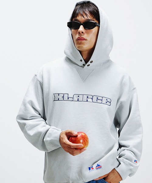 Russell Athletic（ラッセルアスレティック）の「XLARGE×RUSSELL ATHLETIC PULLOVER HOODED SWEATSHIRT（パーカー・メンズ・グレー/ブラック/ネイビー/バーガンディー・XL/L/M/S）」の2枚目の写真