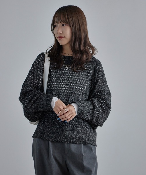 c/est(シーエ)の「c/est/シーエ PHOEBE ラメ糸 V開き ドルマンスリーブ メッシュニット 秋物 秋服 2026年秋冬 冬服(ニット/セーター・レディース・ブラック/ベージュ/ブラウン・FREE)」の2枚目の写真