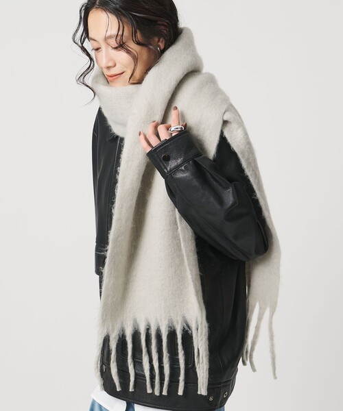 UNITED ARROWS(ユナイテッドアローズ)の「ブラッシュ加工 マフラー(マフラー・レディース・ライトグレー/オフホワイト/ライラック・FREE)」の1枚目の写真