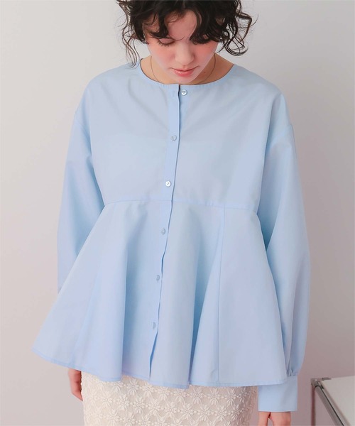 titivate（ティティベイト）の「フレアシルエットシャツ（シャツ/ブラウス・レディース・ネイビー/ライトブルー/ライトベージュ/オフホワイト・L/M/S）」の3枚目の写真