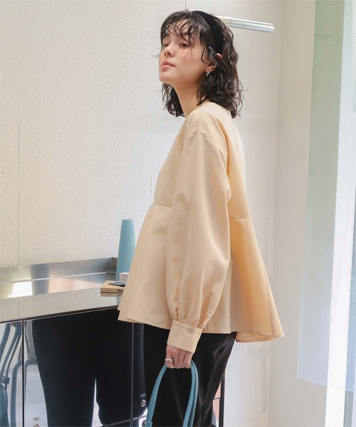 titivate（ティティベイト）の「フレアシルエットシャツ（シャツ/ブラウス・レディース・ネイビー/ライトブルー/ライトベージュ/オフホワイト・L/M/S）」の11枚目の写真