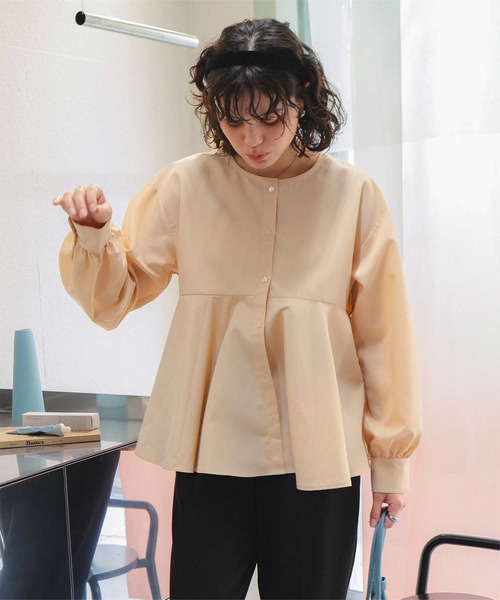 titivate（ティティベイト）の「フレアシルエットシャツ（シャツ/ブラウス・レディース・ネイビー/ライトブルー/ライトベージュ/オフホワイト・L/M/S）」の14枚目の写真