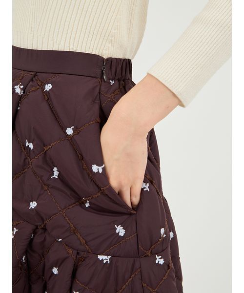 フラワーエンブロイダリーキルティングスカート（スカート）｜emmi