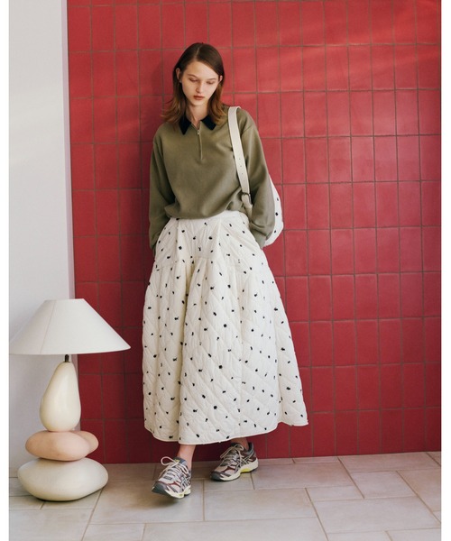 フラワーエンブロイダリーキルティングスカート（スカート）｜emmi