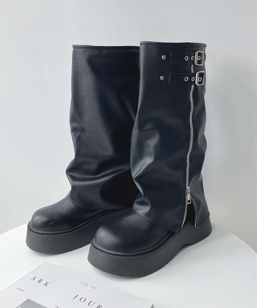 AS KNOW AS plus(アズノゥアズプラス)の「ベルト付き 厚底 ルーズカバーブーツ(ブーツ・レディース・ブラウン/ブラック・M/L)」の3枚目の写真