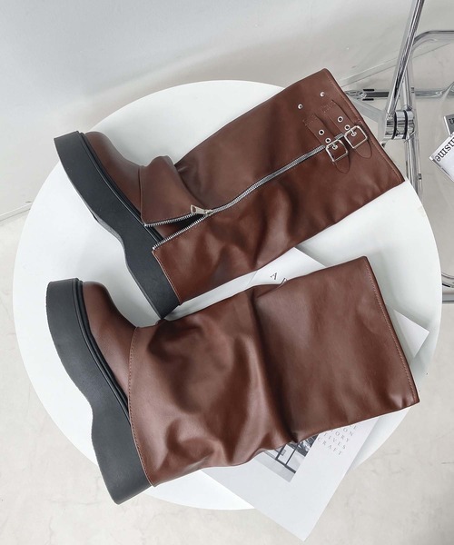 AS KNOW AS plus(アズノゥアズプラス)の「ベルト付き 厚底 ルーズカバーブーツ(ブーツ・レディース・ブラウン/ブラック・M/L)」の16枚目の写真