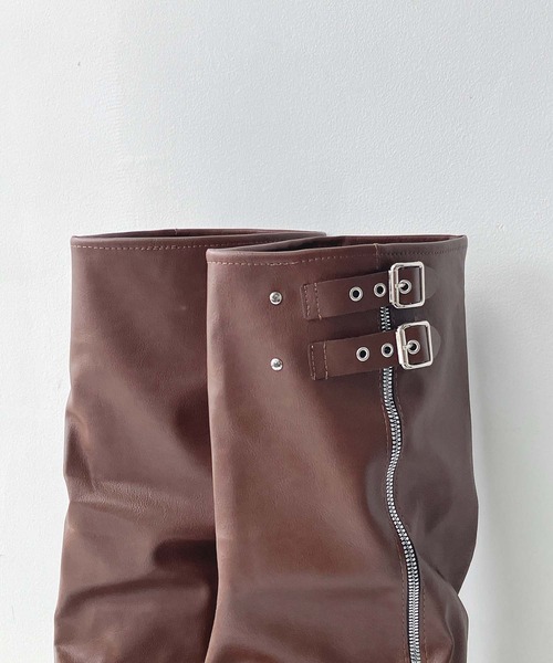 AS KNOW AS plus(アズノゥアズプラス)の「ベルト付き 厚底 ルーズカバーブーツ(ブーツ・レディース・ブラウン/ブラック・M/L)」の18枚目の写真
