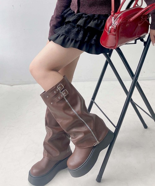 AS KNOW AS plus(アズノゥアズプラス)の「ベルト付き 厚底 ルーズカバーブーツ(ブーツ・レディース・ブラウン/ブラック・M/L)」の20枚目の写真