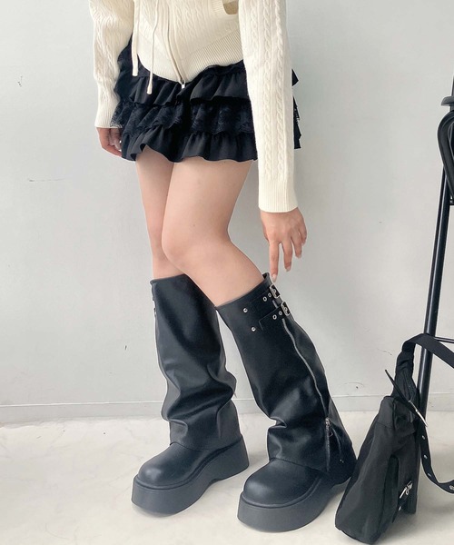 AS KNOW AS plus(アズノゥアズプラス)の「ベルト付き 厚底 ルーズカバーブーツ(ブーツ・レディース・ブラウン/ブラック・M/L)」の10枚目の写真