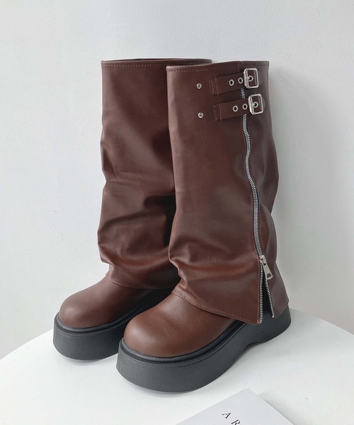AS KNOW AS plus(アズノゥアズプラス)の「ベルト付き 厚底 ルーズカバーブーツ(ブーツ・レディース・ブラウン/ブラック・M/L)」の14枚目の写真