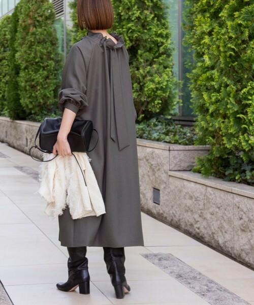 NOLLEY’S（ノーリーズ）の「ウォッシャブル2WAYリボンギャザーワンピース（ワンピース・レディース・グレー/ネイビー・38）」の2枚目の写真