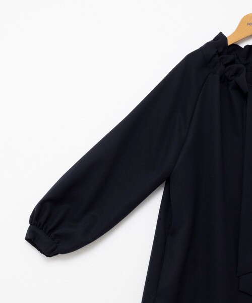 NOLLEY’S（ノーリーズ）の「ウォッシャブル2WAYリボンギャザーワンピース（ワンピース・レディース・グレー/ネイビー・38）」の4枚目の写真