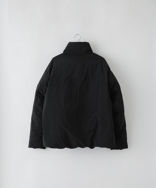SERACE（セラス）の「【SERACE】Loose volume seamless high neck padded jacket / ルーズボリュームシームレスハイネック中綿ジャケット（ダウンジャケット/コート・メンズ・ブラック/ブラック系・L/M/S）」の22枚目の写真
