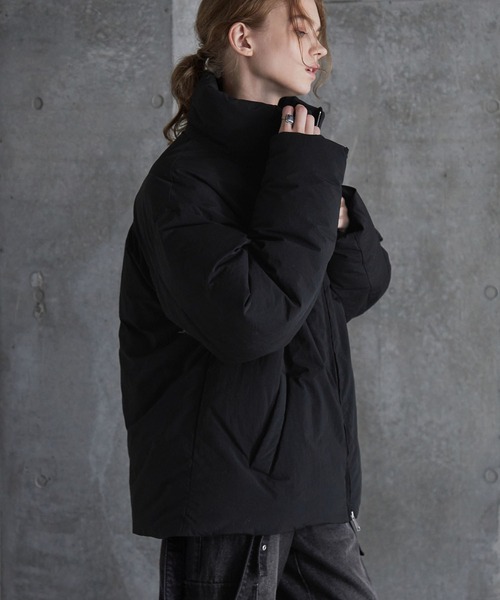SERACE（セラス）の「【SERACE】Loose volume seamless high neck padded jacket / ルーズボリュームシームレスハイネック中綿ジャケット（ダウンジャケット/コート・メンズ・ブラック/ブラック系・L/M/S）」の5枚目の写真
