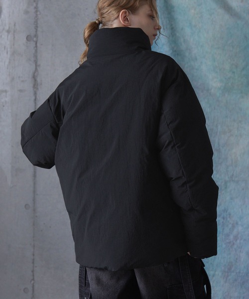SERACE（セラス）の「【SERACE】Loose volume seamless high neck padded jacket / ルーズボリュームシームレスハイネック中綿ジャケット（ダウンジャケット/コート・メンズ・ブラック/ブラック系・L/M/S）」の7枚目の写真