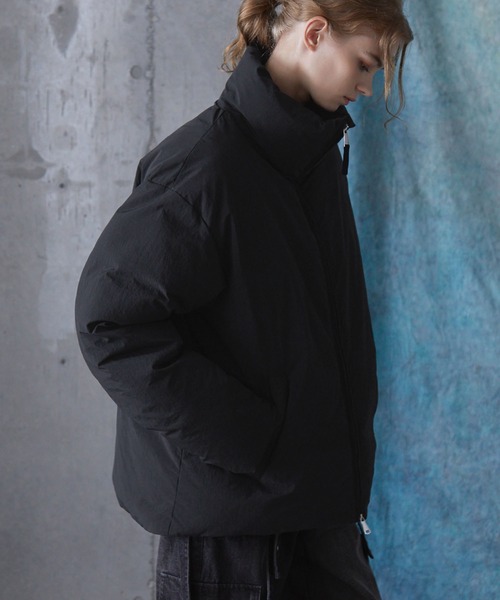 SERACE（セラス）の「【SERACE】Loose volume seamless high neck padded jacket / ルーズボリュームシームレスハイネック中綿ジャケット（ダウンジャケット/コート・メンズ・ブラック/ブラック系・L/M/S）」の8枚目の写真