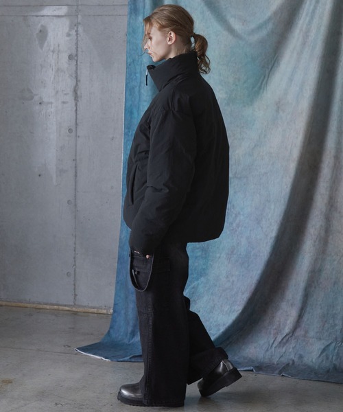 SERACE（セラス）の「【SERACE】Loose volume seamless high neck padded jacket / ルーズボリュームシームレスハイネック中綿ジャケット（ダウンジャケット/コート・メンズ・ブラック/ブラック系・L/M/S）」の18枚目の写真