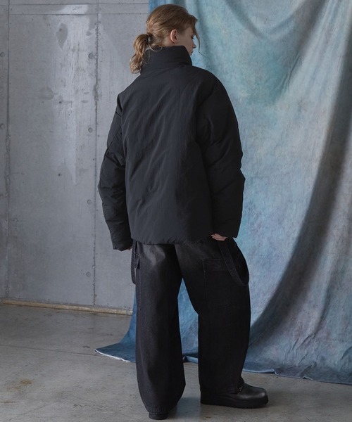 SERACE（セラス）の「【SERACE】Loose volume seamless high neck padded jacket / ルーズボリュームシームレスハイネック中綿ジャケット（ダウンジャケット/コート・メンズ・ブラック/ブラック系・L/M/S）」の19枚目の写真