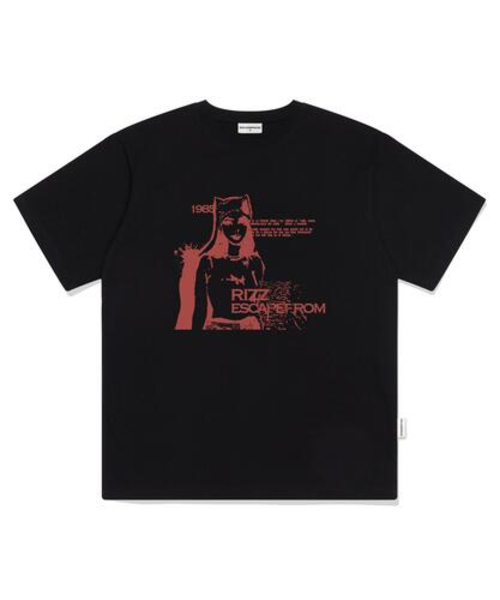 ESCAPEFROM(エスケープフロム)の「レッド1985リズプリントオーバーサイズ半袖Tシャツブラック(Tシャツ/カットソー・レディース・その他・SMALL/MEDIUM/LARGE)」の2枚目の写真